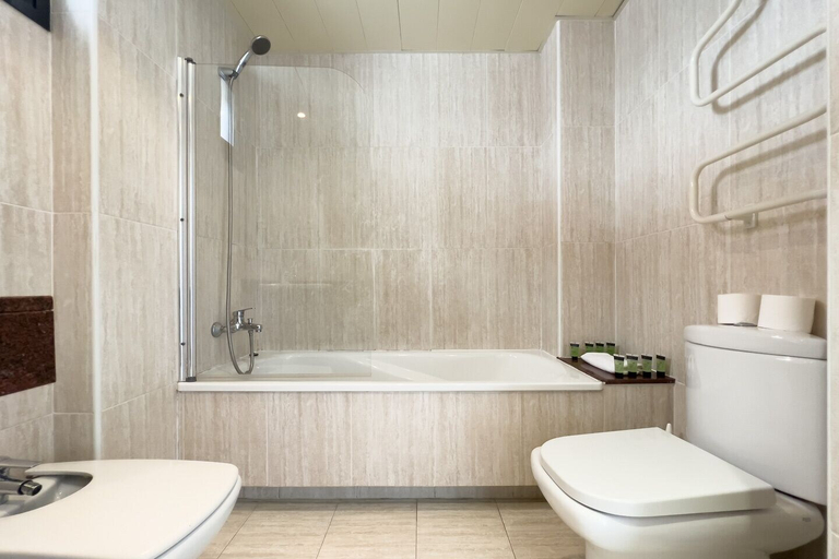 Bathroom 2, Ciutadella Park Apartments, Barcelona