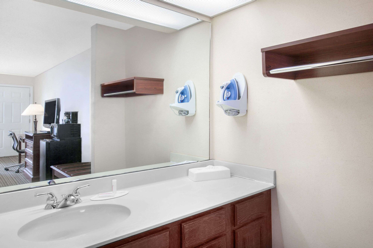 Bathroom 18