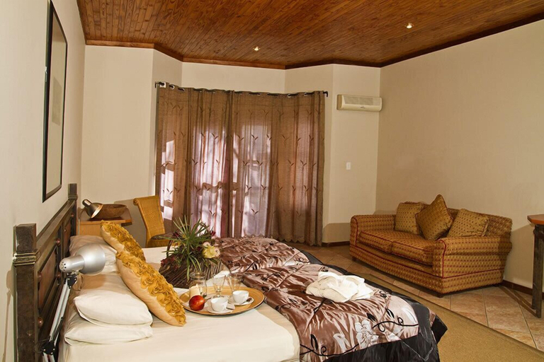 Bedroom 3, Out of Africa Town Lodge, Otjiwarongo