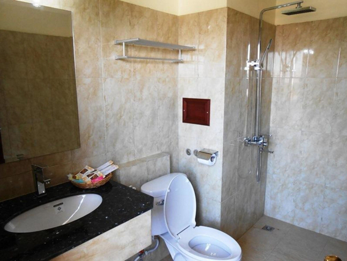 Bathroom 5, Phonethip Plaza Hotel, Vientiane