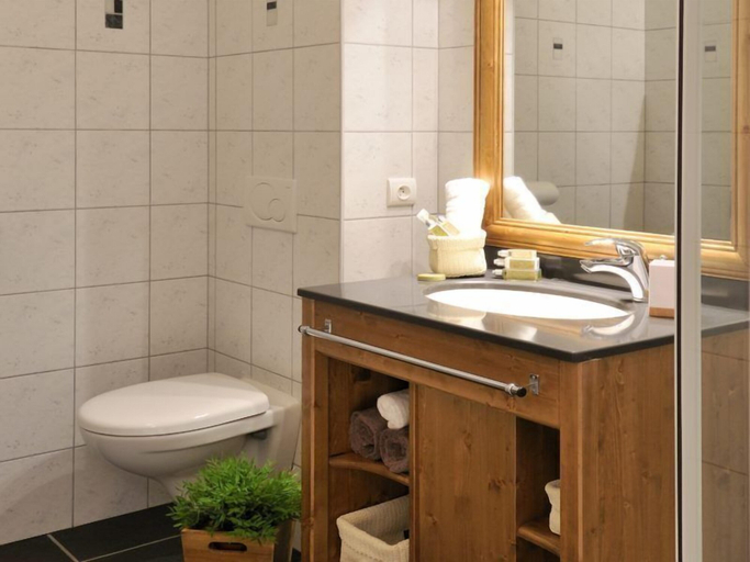 Bathroom 5, Savoy Morzine, Haute-Savoie
