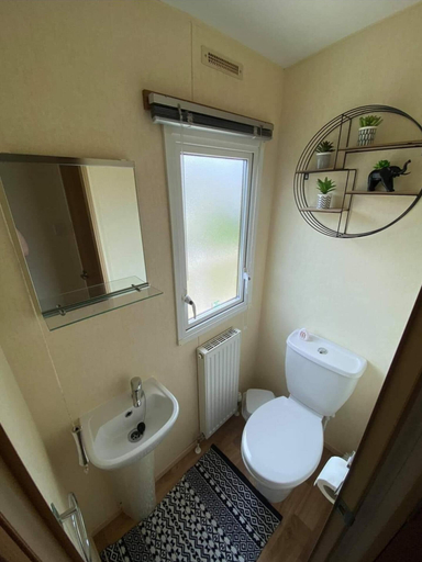 Bathroom 3, Captivating 3-bed Caravan at Golden Palm Skegness, Lincolnshire