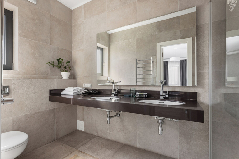 Bathroom 4, Frapolli 21, Odes'ka