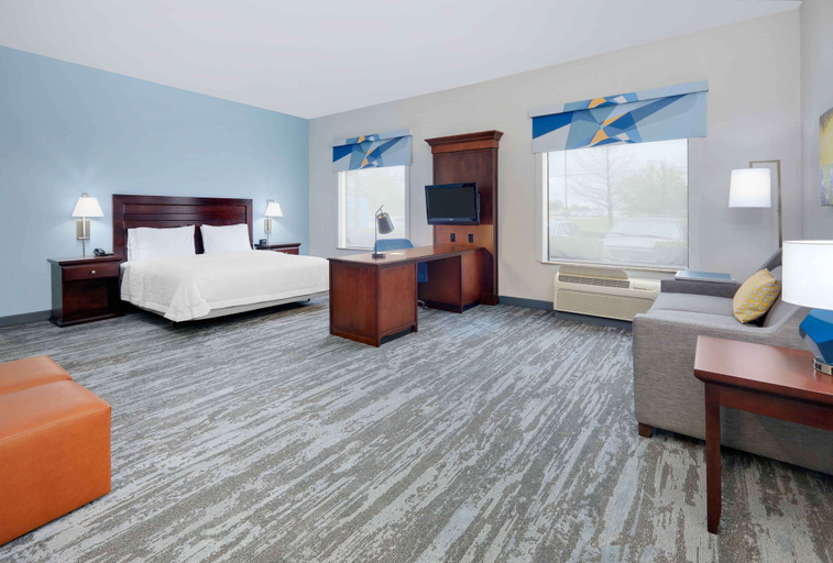 Bedroom 3, Hampton Inn & Suites Dallas-Arlington-South, Arlington