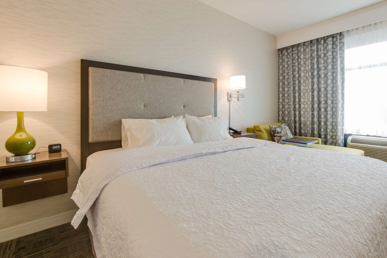 Bedroom 3, Hampton Inn White House, Robertson