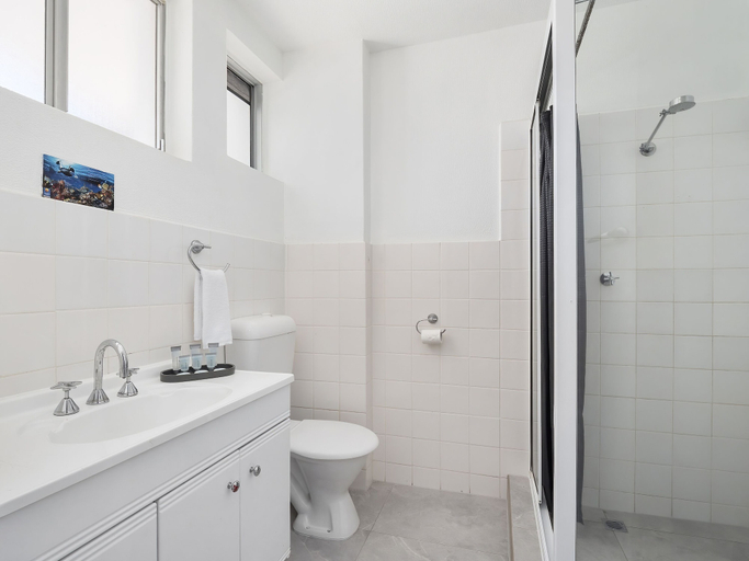 Bathroom 4, The Robert Towns, City