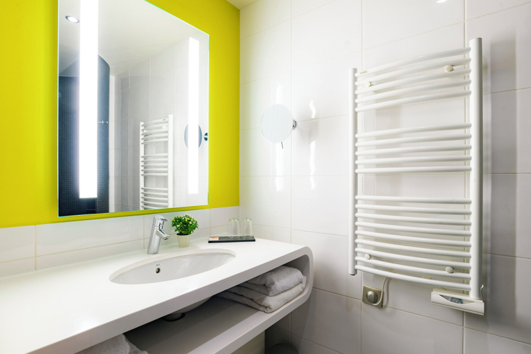 Bathroom 5, Best Western Plus Hotel Le Rhenan, Bas-Rhin
