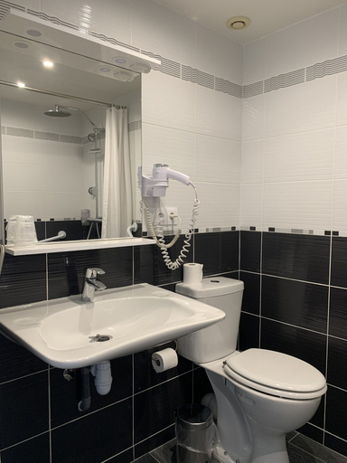 Bathroom 4, Hôtel de l'Ile du Saussay, Essonne