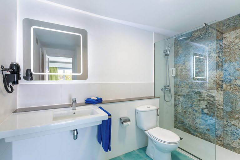 Bathroom 5, Apartamentos LIVVO Morromar, Las Palmas