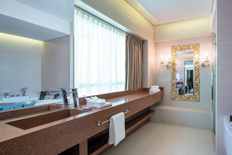 Bathroom 5, Four Points by Sheraton Sharjah, Sharjah City