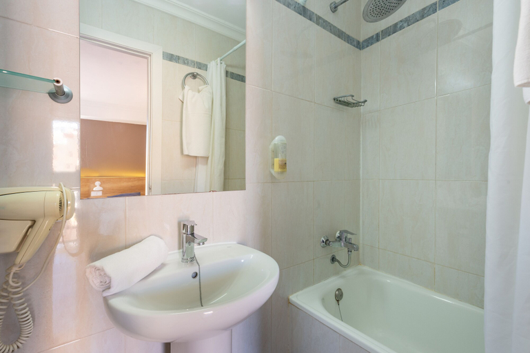 Bathroom 4, Hotel Vibra Maritimo, Baleares