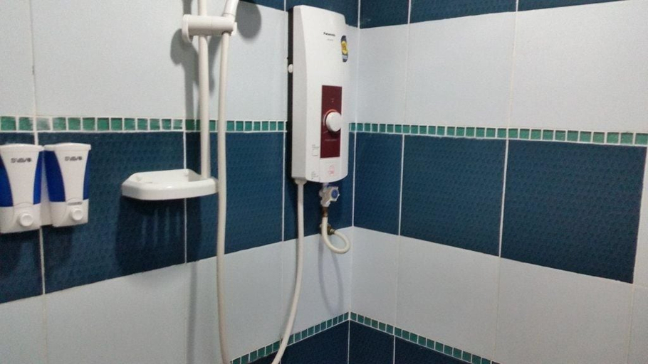 Bathroom 5, Prince Hotel, Tawau