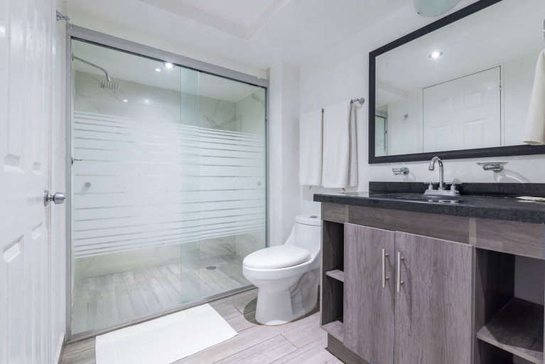 Bathroom 5, European Life Style Executive Suites & Gallery, Zapopan