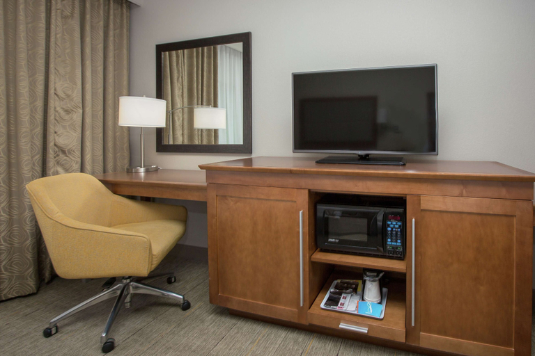 Others 5, Hampton Inn & Suites Knoxville Papermill Drive, Knox