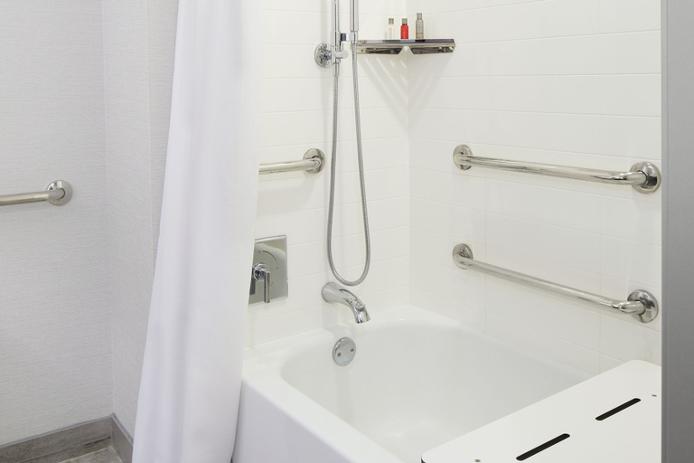 Bathroom 4, Marriott Cincinnati Airport, Boone