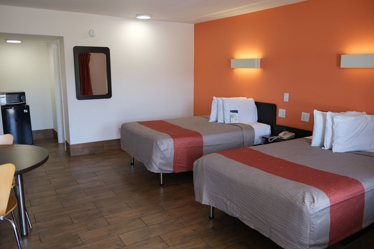 Bedroom 4, Motel 6 Harrisonburg, VA - South, Harrisonburg
