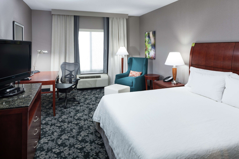 Bedroom 3, Hilton Garden Inn Lake Forest Mettawa, Lake