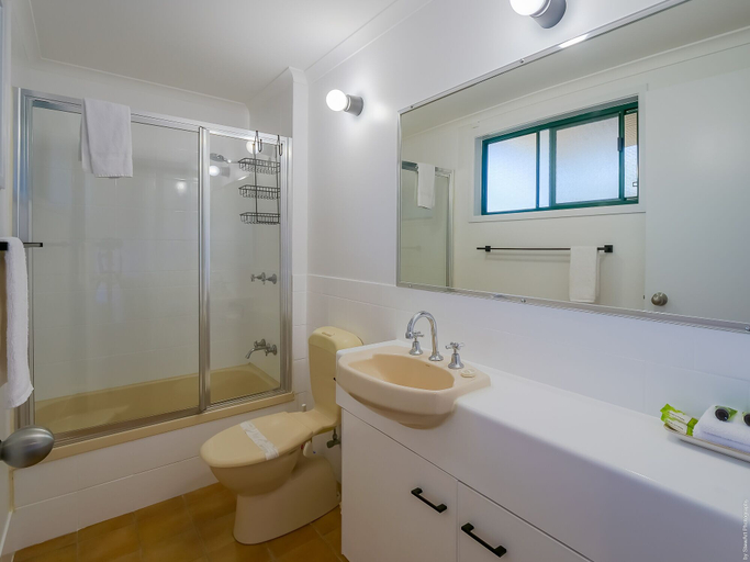 Bathroom 3, Boat Harbour Stays, Hervey Bay - Pt A