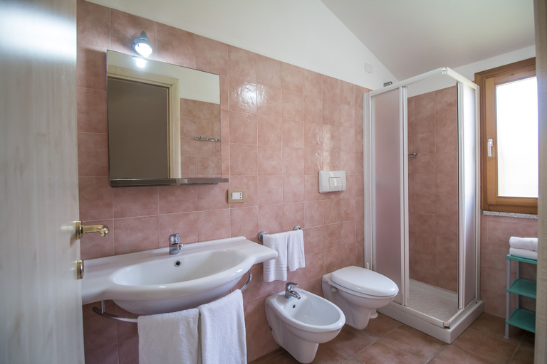 Bathroom 4, Rey Beach Club, Cagliari