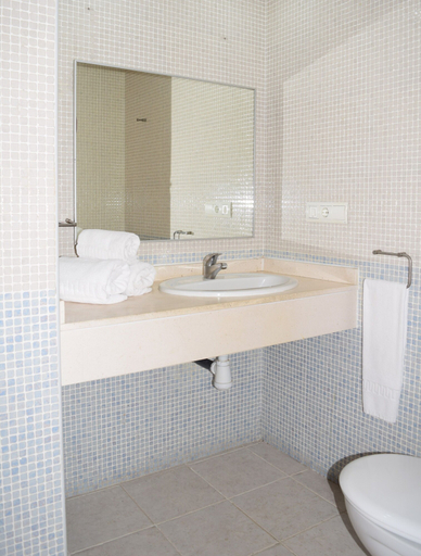 Bathroom 5, Hotel Mirablau, Almería