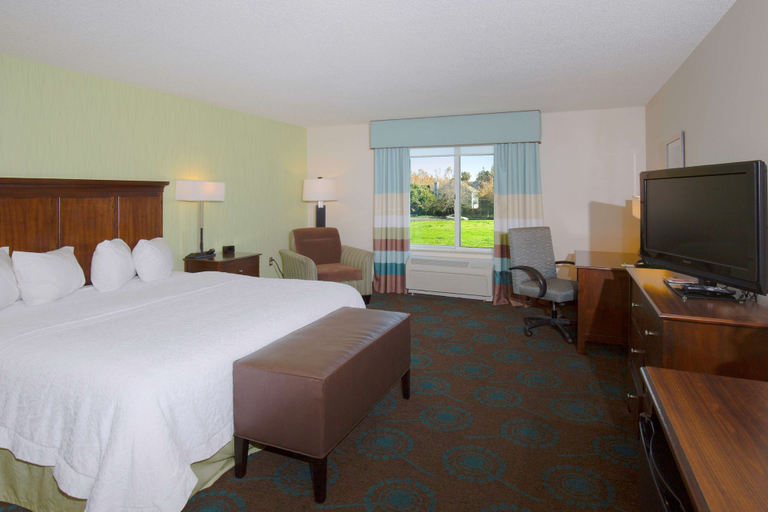 Bedroom 3, Hampton Inn & Suites Suisun City Waterfront, Solano