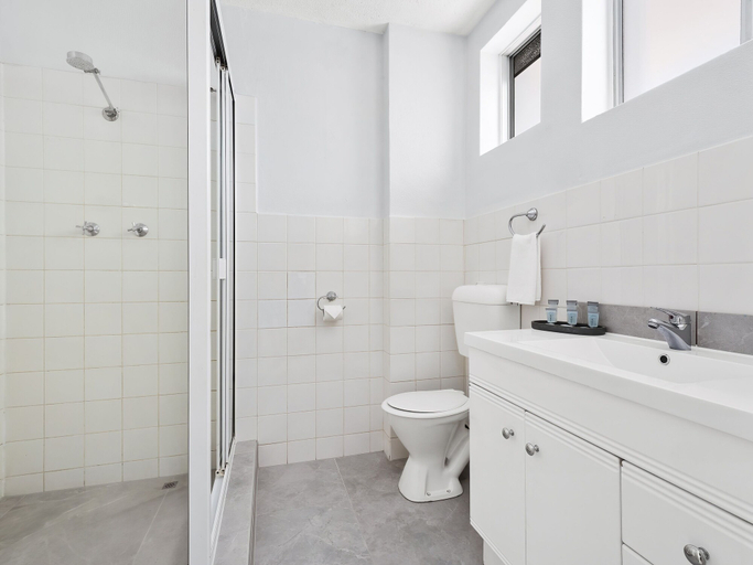 Bathroom 4, The Robert Towns, City