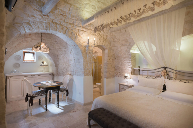 Bedroom 2, Romantic Trulli, Bari
