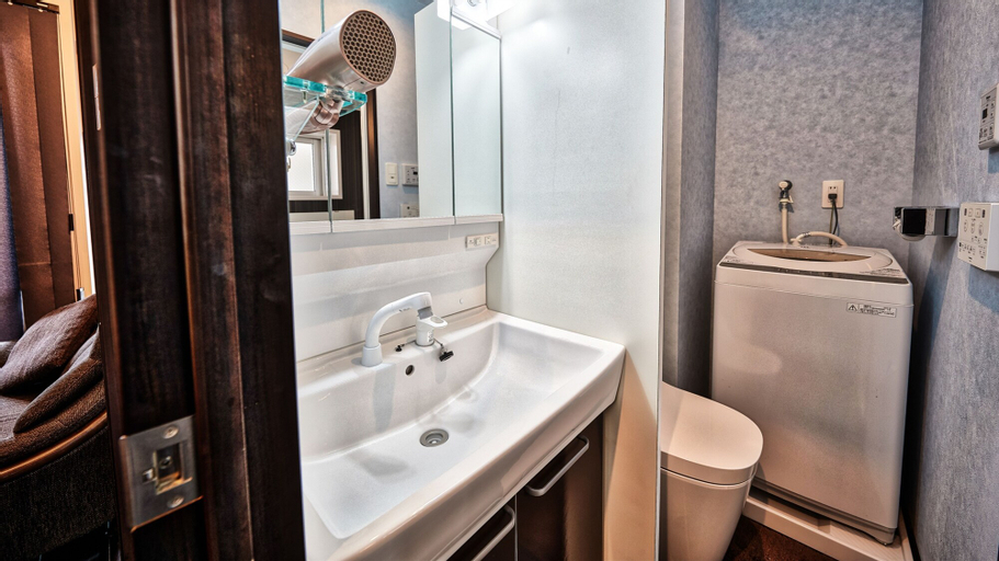 Bathroom 12