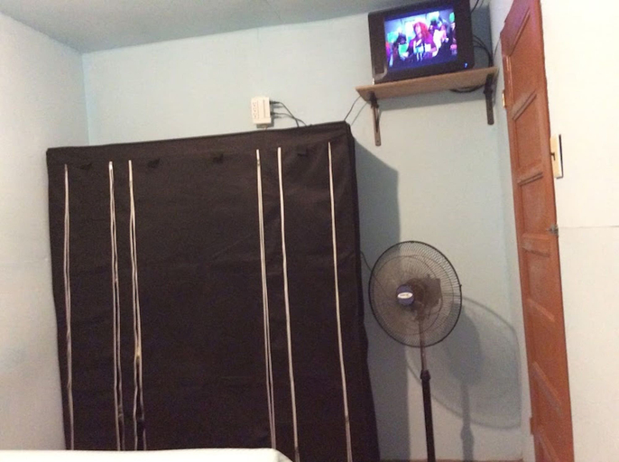 Bedroom, MaFlo Arms Apartments