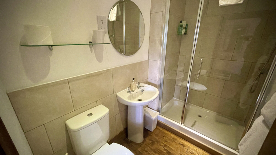 Bathroom 3, Home Farm Bed & Breakfast, Buckinghamshire