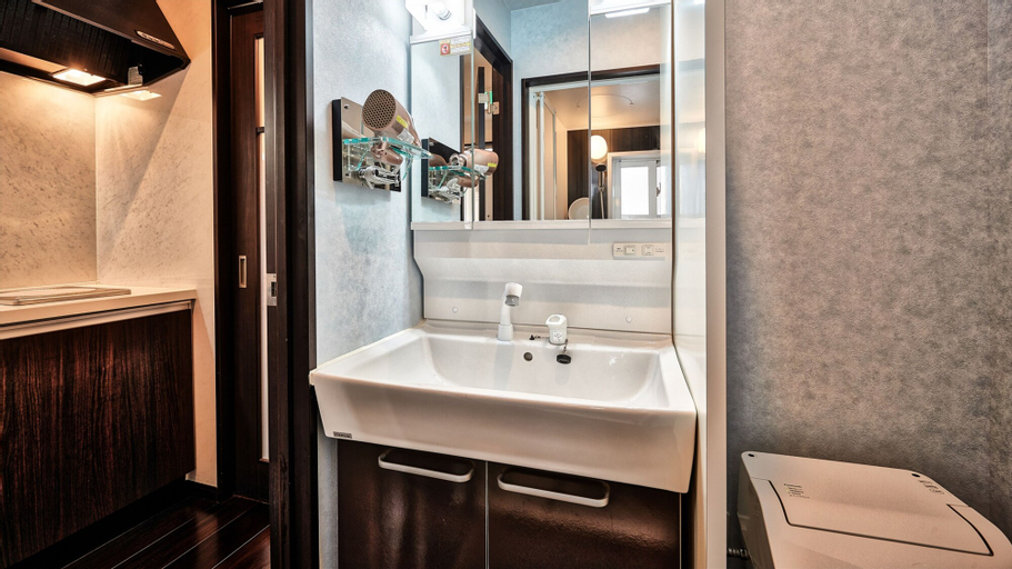 Bathroom 10