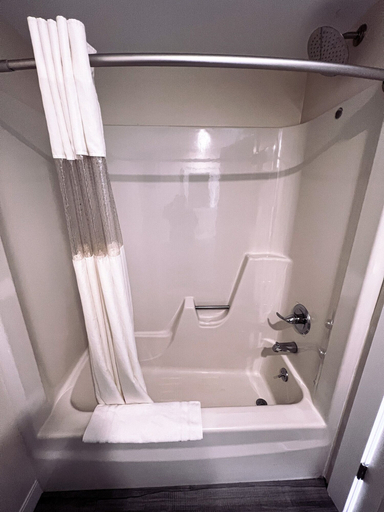 Bathroom 4, The Georgian Lakeside Resort, Warren
