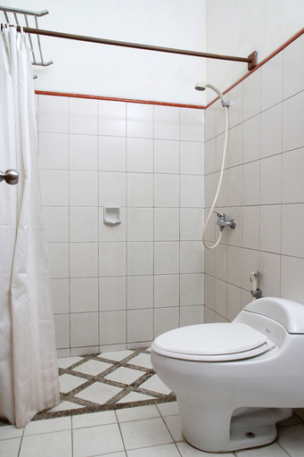 Bathroom 4, Rumah Asri Bed And Breakfast (temporarily closed), Bandung