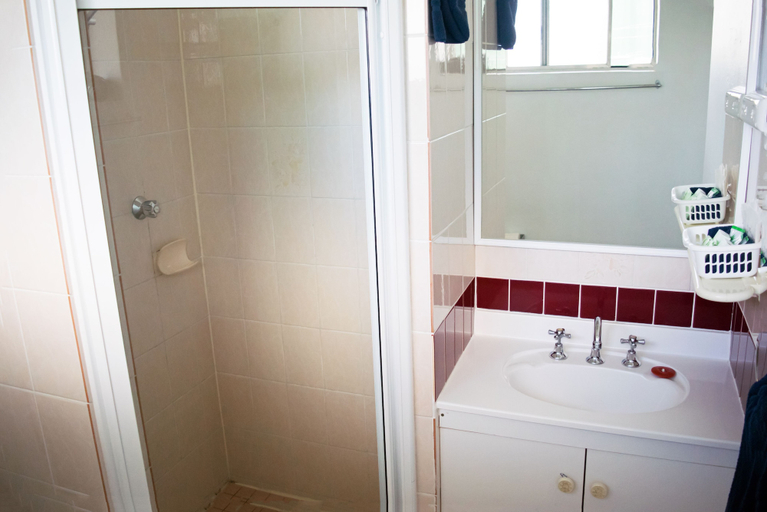 Bathroom 5, Rest Point Motor Inn, Glen Innes Severn