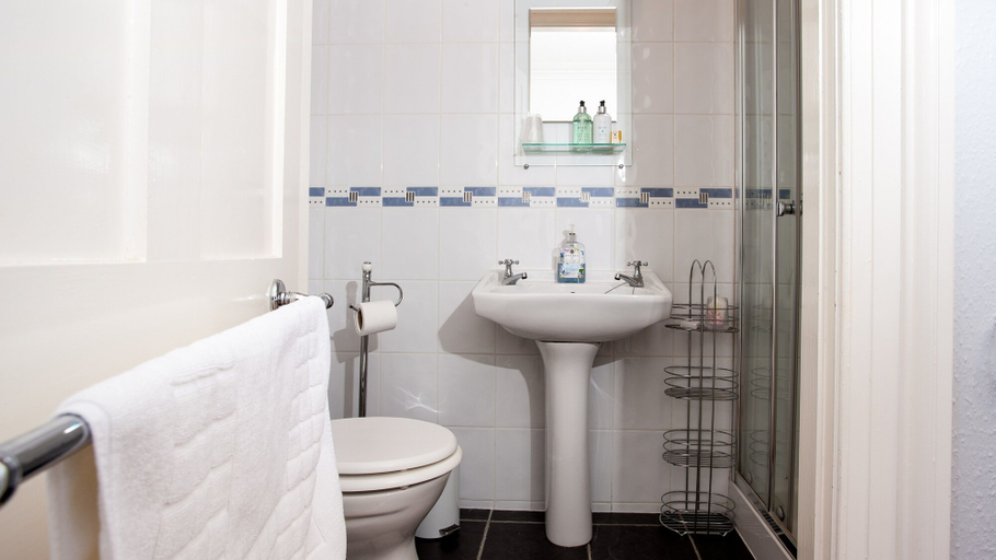 Bathroom 4, Kiltearn Guest House, Highland