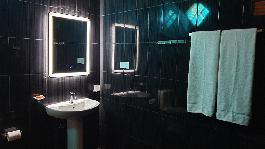 Bathroom 4, Grand Villa Kalametiya, Ambalanthota