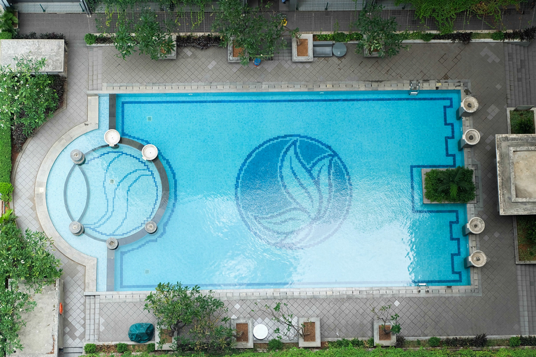 Sport & Beauty, 2BR Cozy Green Pramuka Apartment By Travelio, Jakarta Pusat