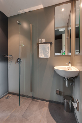 Bathroom 5, ClinkNOORD - Hostel, Amsterdam