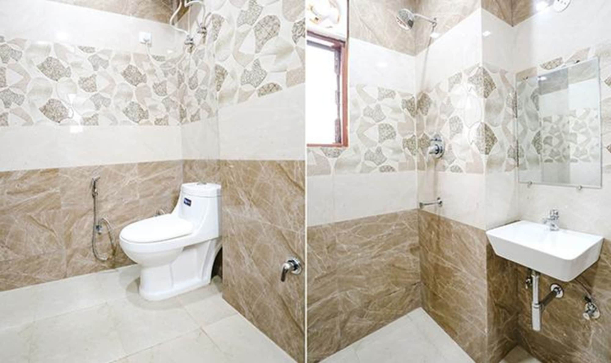 Bathroom 4, FabHotel New Silver Crown, Delhi
