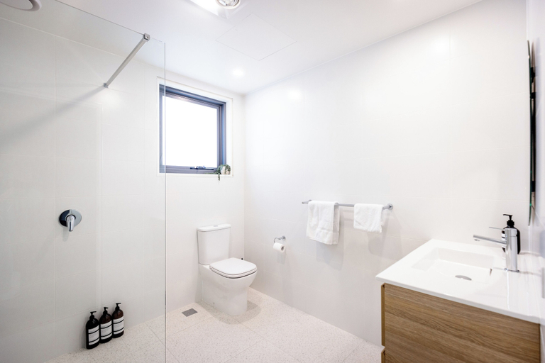 Bathroom 5, Little Island Apartments, Clarence