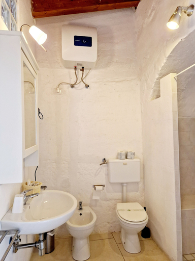 Bathroom 4, Parco della Vigna, Taranto