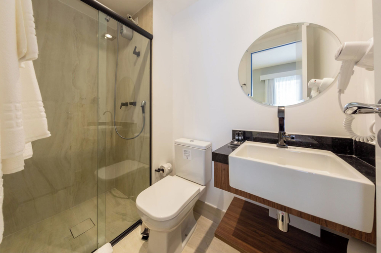 Bathroom 3, House of Charlie Paraíso, São Paulo