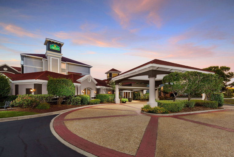 Exterior & Views 2, La Quinta Inn & Suites by Wyndham Myrtle Beach Broadway Area, Horry