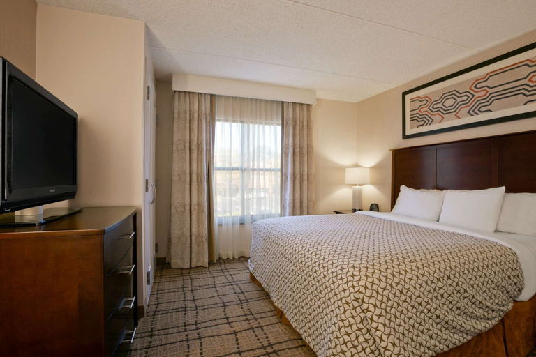 Bedroom 3, Embassy Suites by Hilton Cleveland Beachwood, Cuyahoga