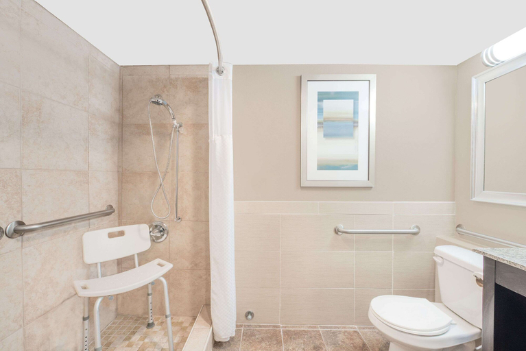 Bathroom 4, Wyndham Garden Midland, Midland