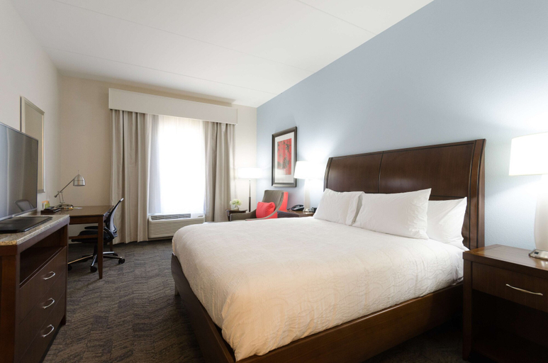 Bedroom 4, Hilton Garden Inn Hickory, Catawba