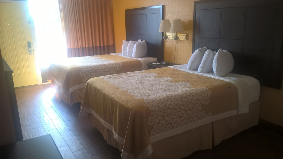 Bedroom 3, Days Inn & Suites by Wyndham Port Richey, Pasco