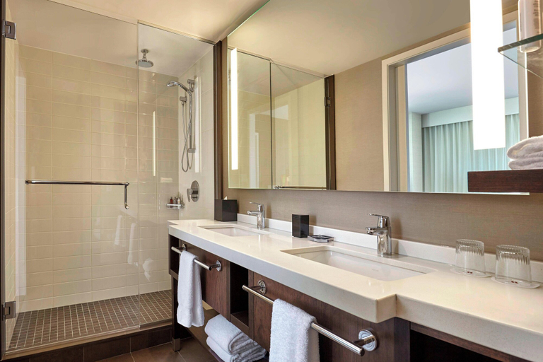 Bathroom 5, Calgary Airport Marriott In-Terminal Hotel, Division No. 6