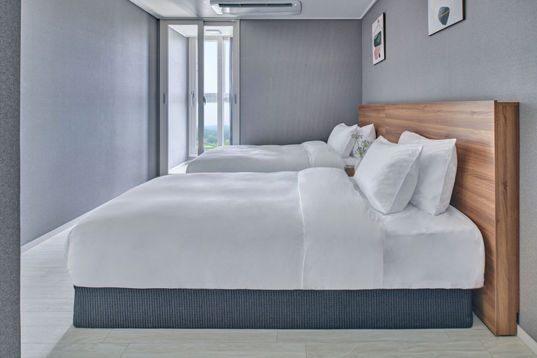 Bedroom 4, Gangneung Chonpines Ocean Suites Hotel, Gangneung
