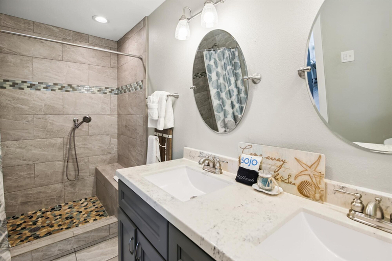 Bathroom 3, Casa de Esperanza, Galveston